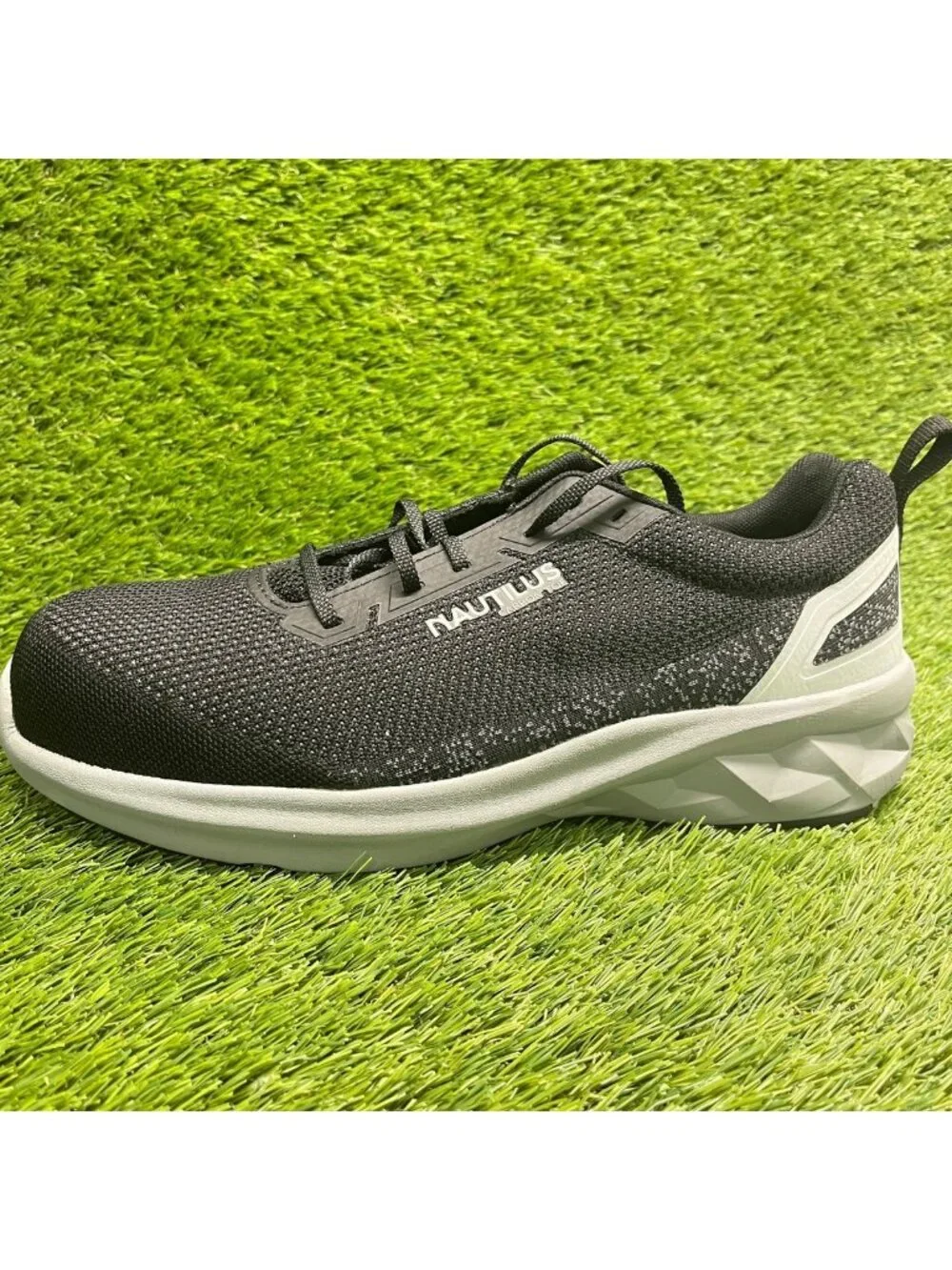 Nautilus Springwater Mens Size 11EE Black Gray Carbon Toe Safety Work Shoes